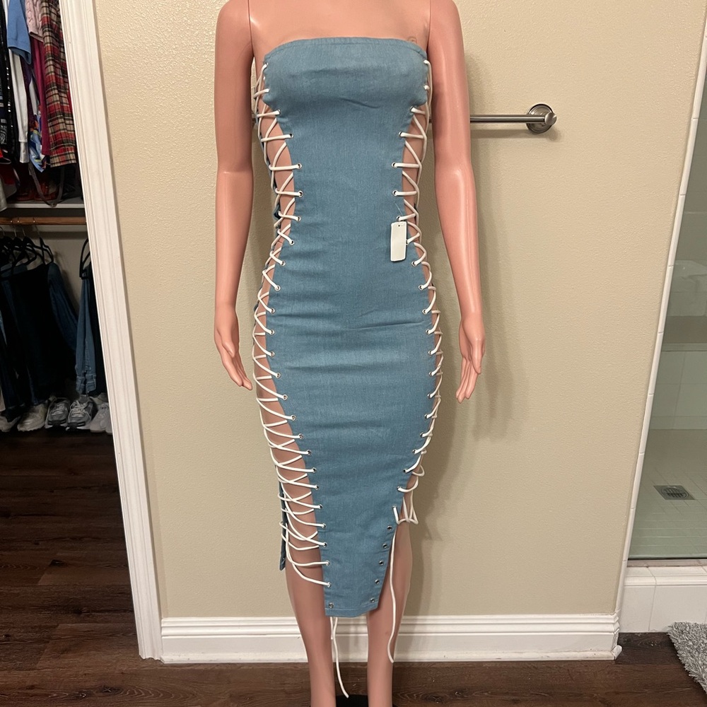 Strapless Lace-Up Denim Dress. Size M. NWT.